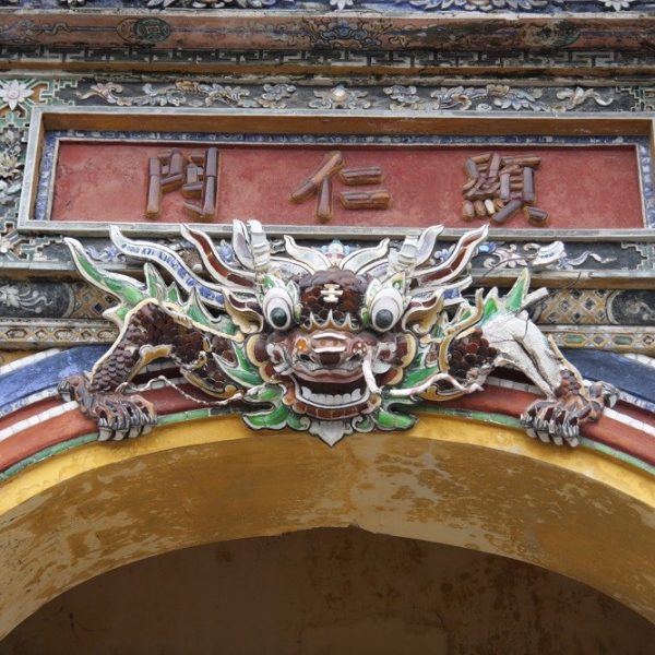 hien-nhan-mon